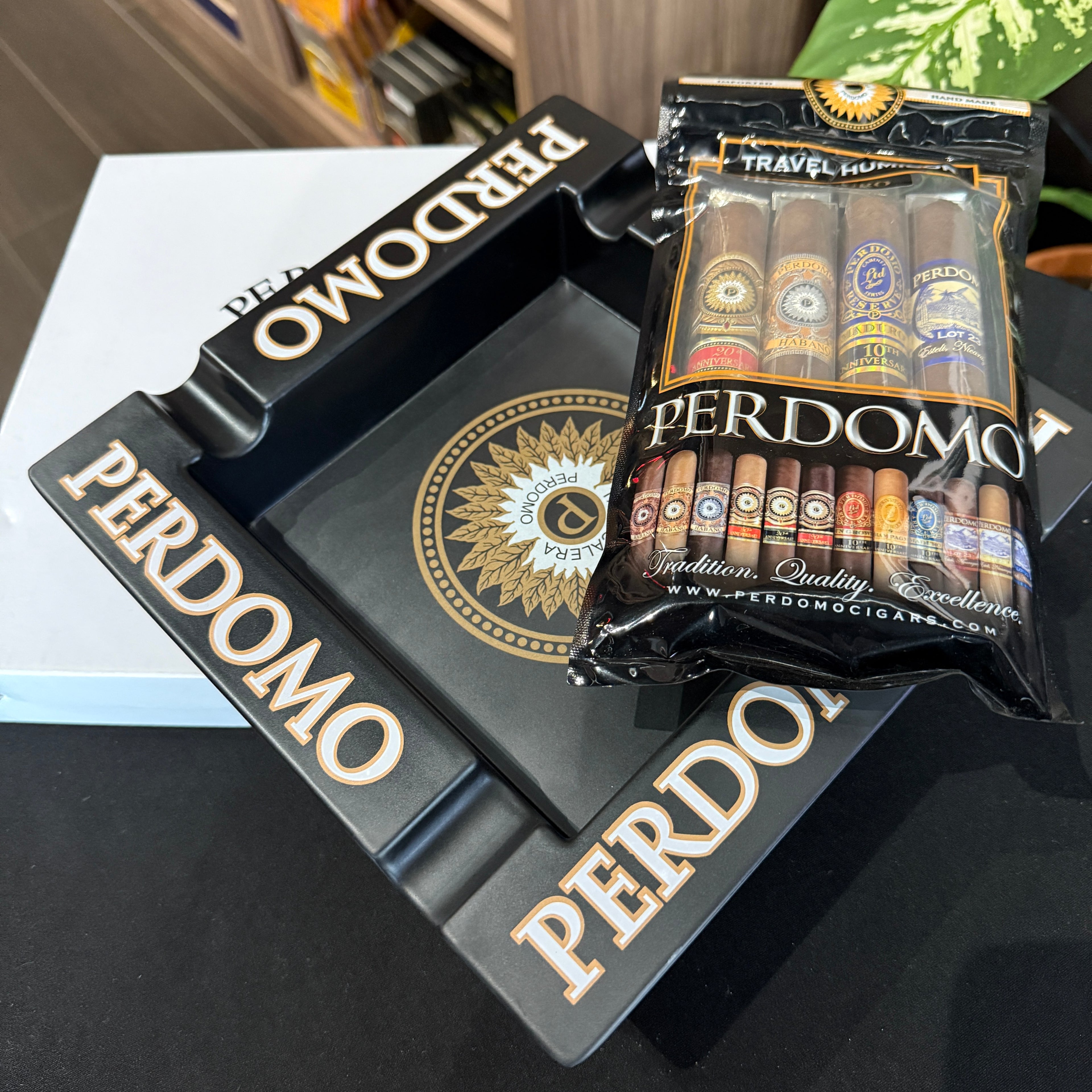 Perdomo Promo Bundle - Travel Humidor + Ash Tray